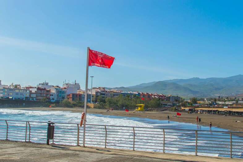 El oleaje fue la tónica dominante en el mar de Telde durante la festividad de Reyes (Foto Antonio Rico)